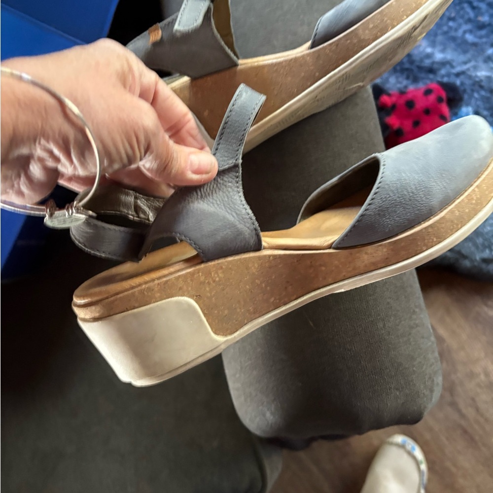El Naturalista Gray Wedge Shoes Comfortable Versatile Design